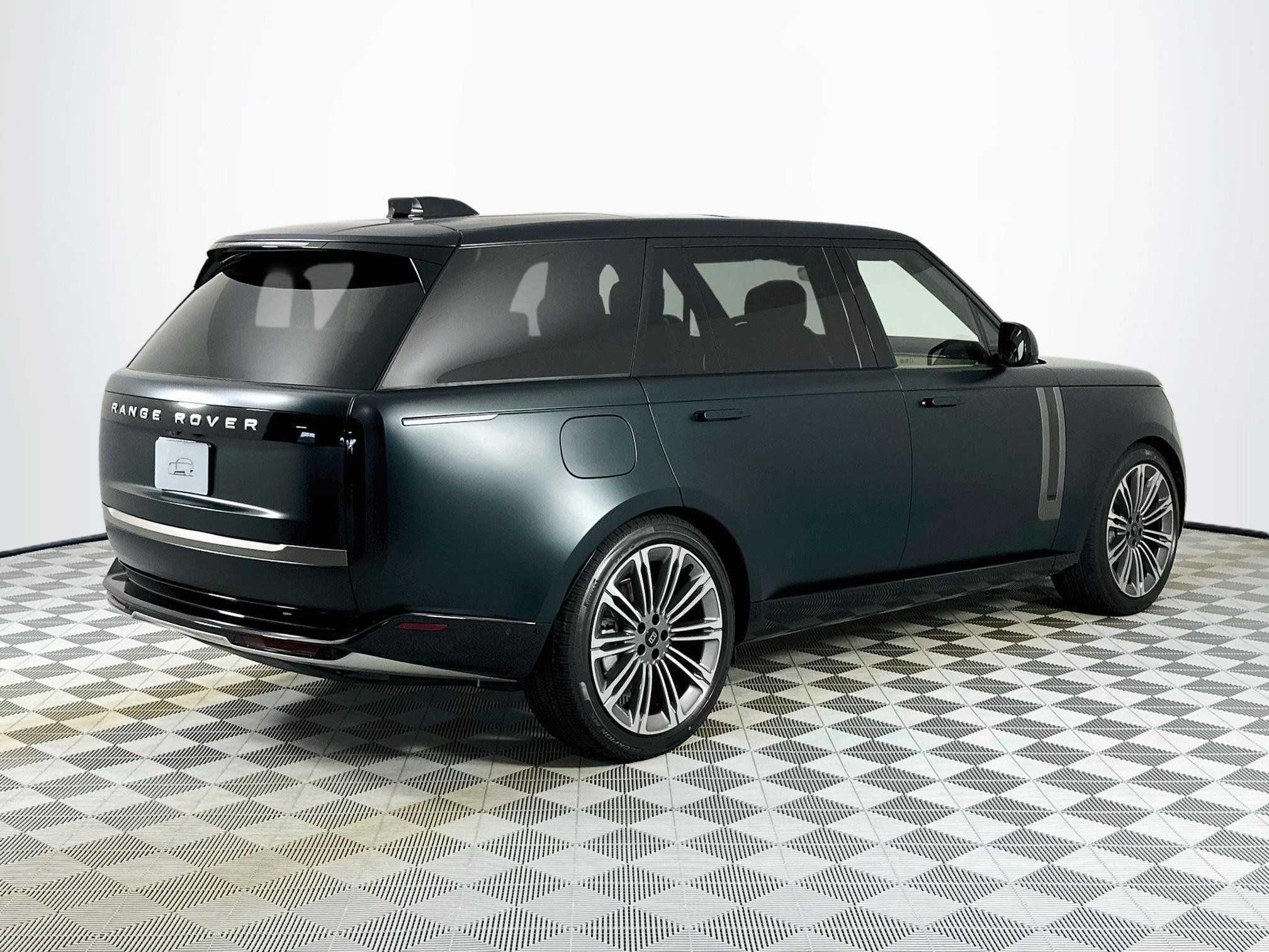 New 2027 Land Rover Range Rover Long Wheelbase SE AWD/4WD image 5