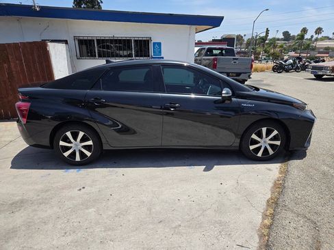 Used 2018 Toyota Mirai FWD image 11
