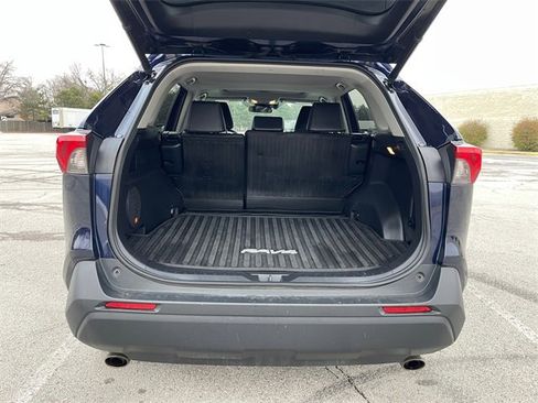 Used 2021 Toyota RAV4 XLE Premium image 17