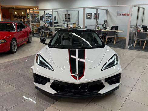 Used 2024 Chevrolet Corvette Stingray Premium Conv w/ Z51 Performance Package image 3