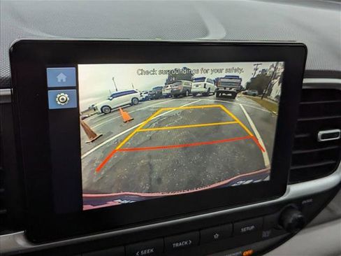 Certified 2025 Hyundai Venue SEL image 13