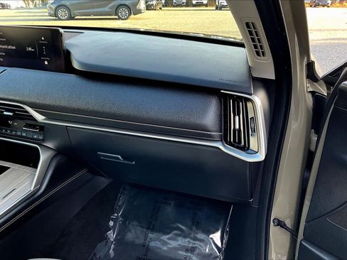 Used 2025 MAZDA CX-70 Plug-In Hybrid w/ Premium Pkg image 18