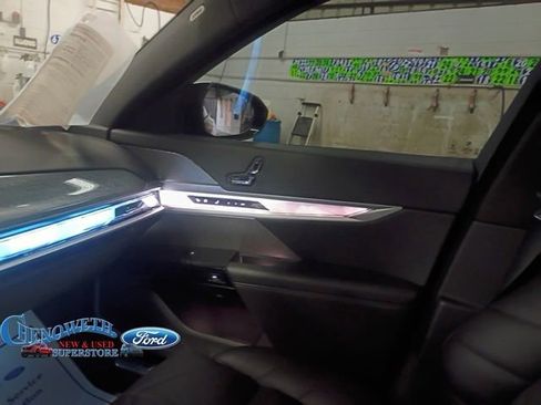 Used 2023 BMW 740i w/ Parking Assistance Package image 13