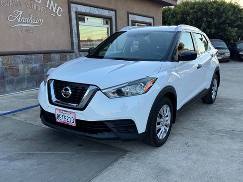 Used 2018 Nissan Kicks S image 2