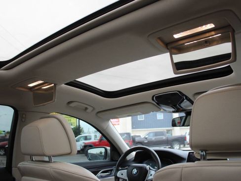 Used 2022 BMW 740i xDrive AWD/4WD image 36