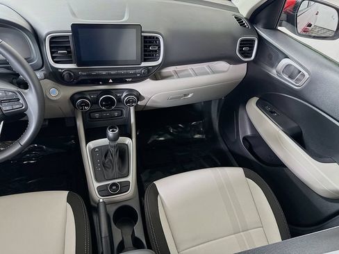 Used 2024 Hyundai Venue SEL FWD image 26