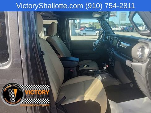 Used 2023 Jeep Gladiator Overland w/ Cold Weather Group AWD/4WD image 33