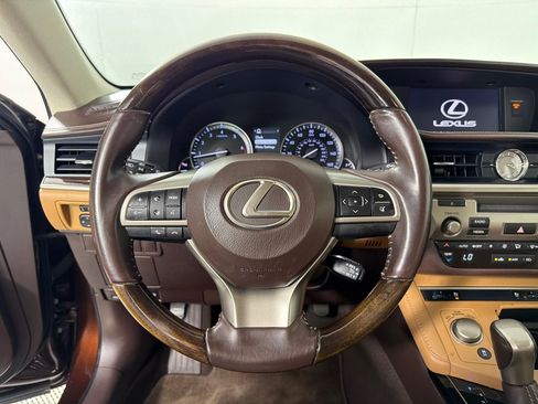 Used 2016 Lexus ES 350 w/ Premium Package w/Wood Trim FWD image 15