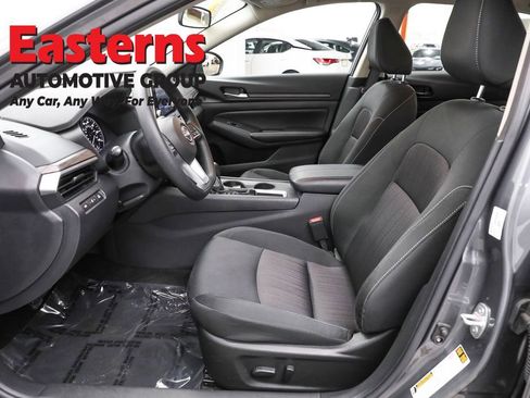 Used 2025 Nissan Altima 2.5 SV image 14