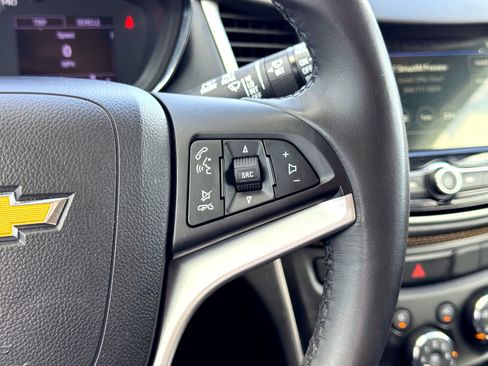 Used 2019 Chevrolet Trax LT w/ LT Convenience Package image 23