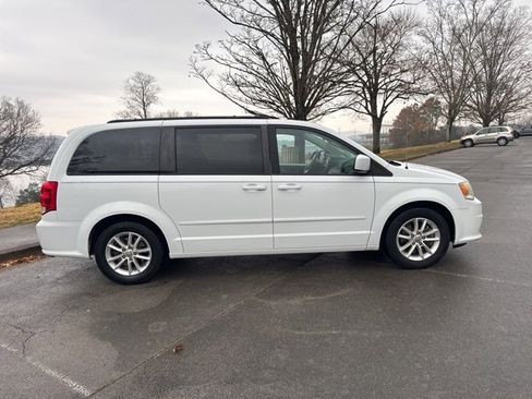 Used 2013 Dodge Grand Caravan SXT w/ UConnect Hands-Free Group image 8