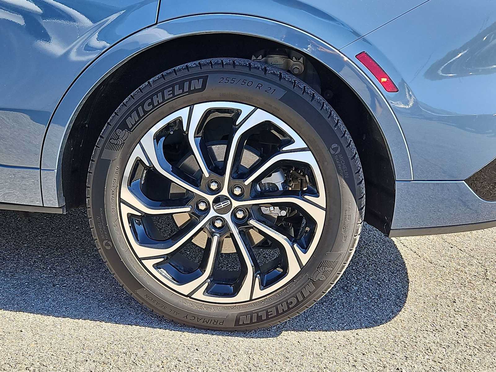 Used 2025 Lincoln Nautilus Reserve AWD/4WD image 11