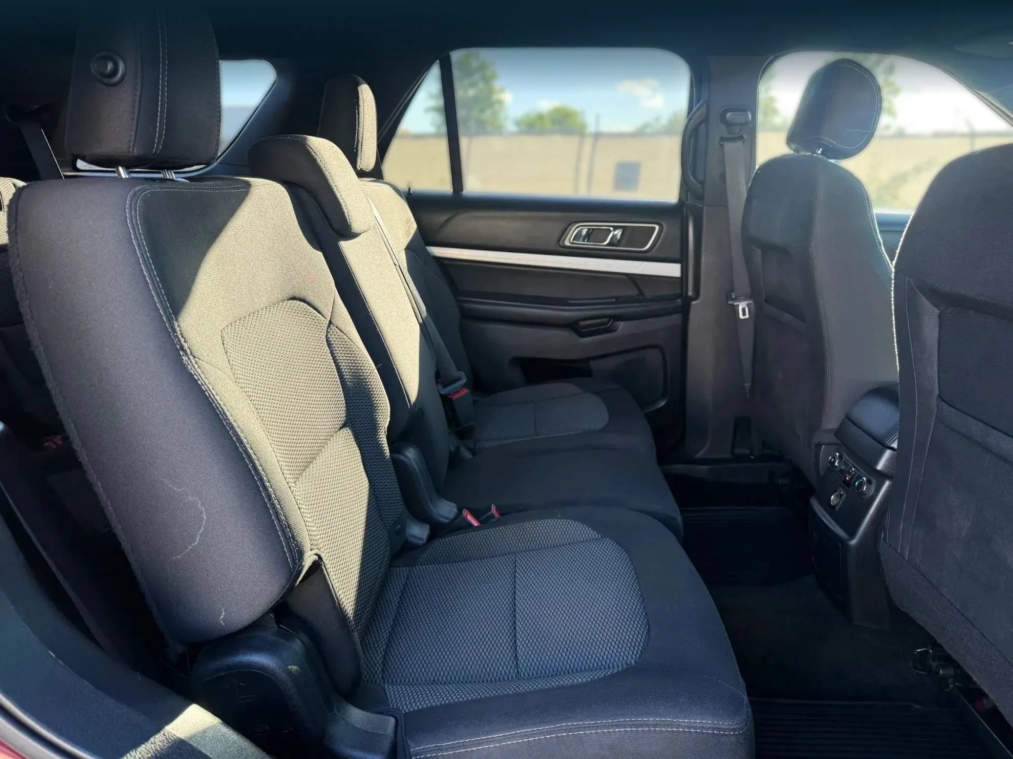 Used 2016 Ford Explorer XLT w/ Equipment Group 201A AWD/4WD image 20