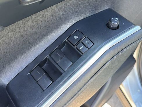 Used 2023 Toyota Highlander XLE image 15