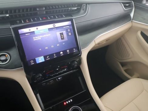 Used 2025 Jeep Grand Cherokee Limited image 27