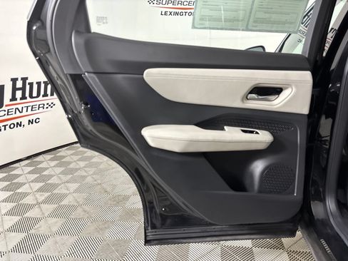 Used 2023 Nissan Ariya FWD image 18