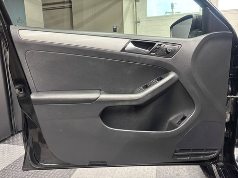 Used 2015 Volkswagen Jetta SE FWD image 12