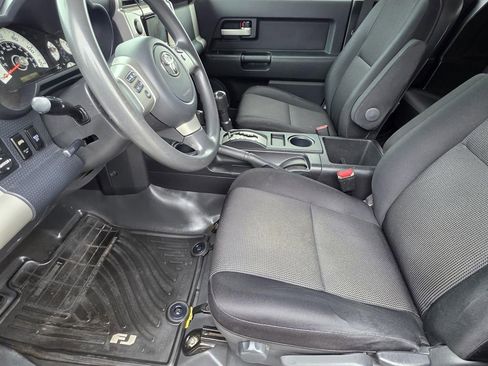 Used 2012 Toyota FJ Cruiser 4WD w/ Convenience Pkg image 7