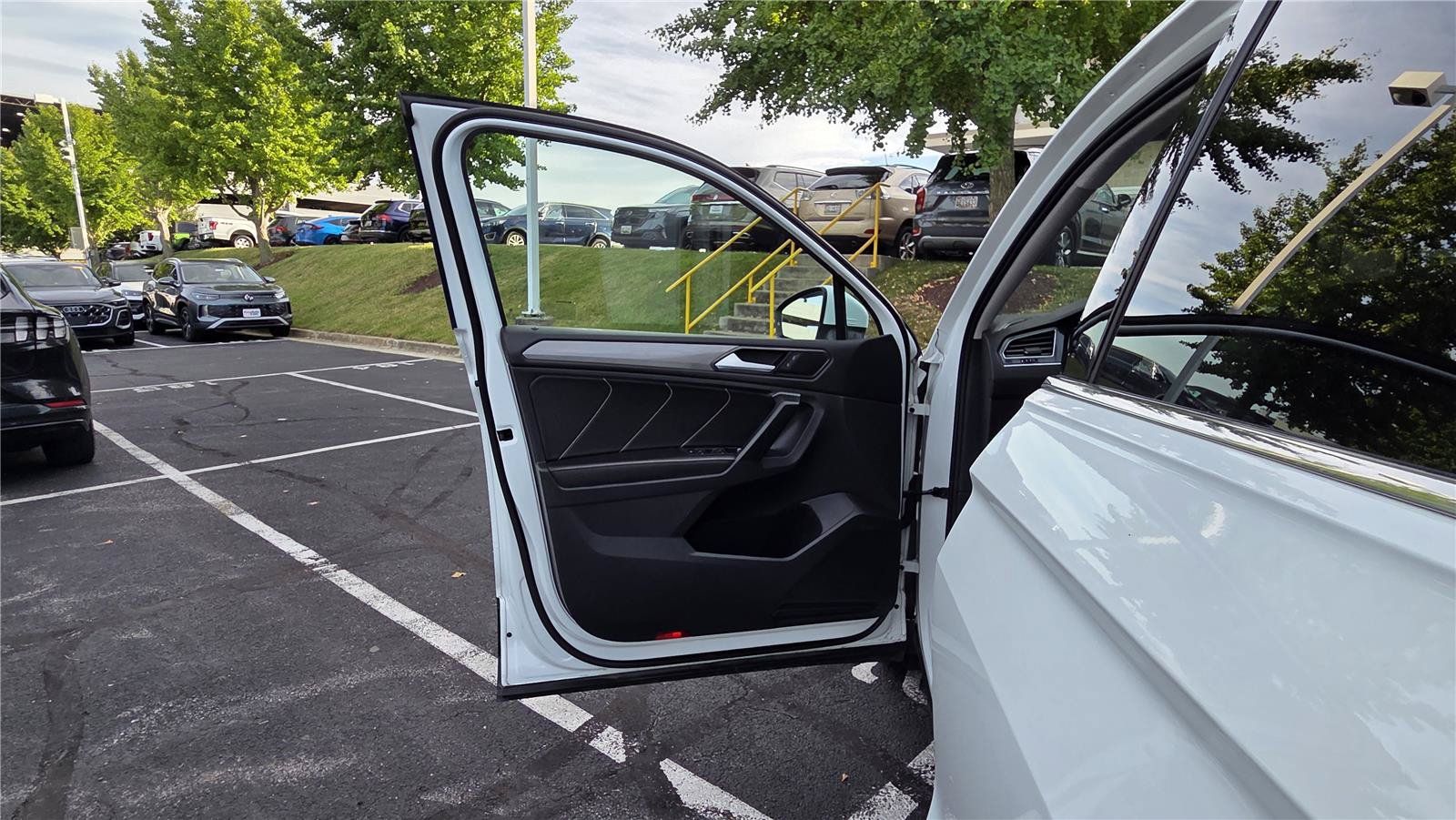 Certified 2022 Volkswagen Tiguan SE AWD/4WD image 13