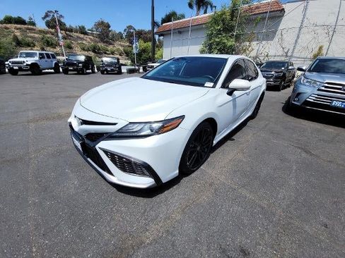 Used 2022 Toyota Camry XSE FWD image 4