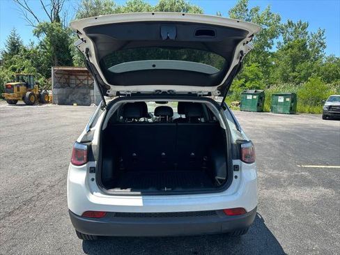 Certified 2019 Jeep Compass Latitude w/ Cold Weather Group AWD/4WD image 16
