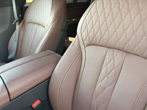 Used 2025 BMW X7 M60i w/ M Sport Professional Package AWD/4WD image 21