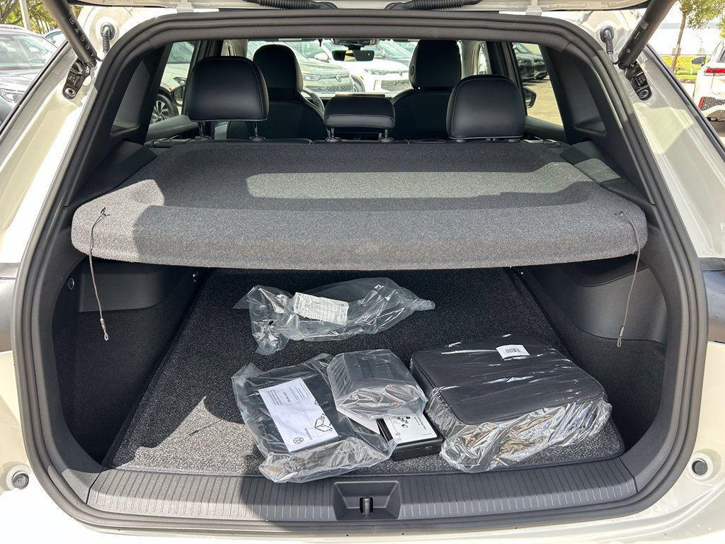 New 2026 Volkswagen Tiguan SE R-Line FWD image 44