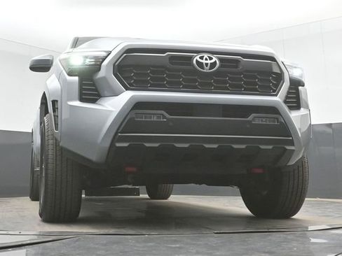Used 2025 Toyota Tacoma TRD Sport w/ TRD Sport Upgrade Package AWD/4WD image 42
