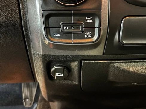 Used 2022 RAM 1500 Classic SLT AWD/4WD image 36