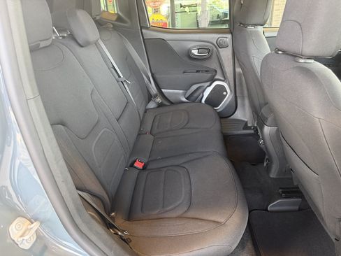 Used 2018 Jeep Renegade Latitude w/ Popular Equipment Group FWD image 26