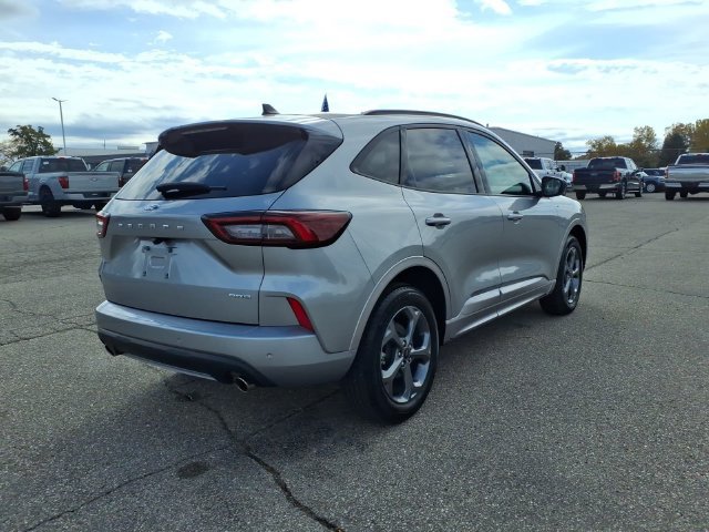Used 2024 Ford Escape ST-Line w/ Tech Pack #1 AWD/4WD image 6