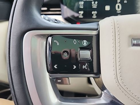 Used 2025 Land Rover Range Rover Long Wheelbase SE image 10