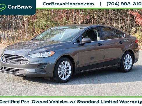 Used 2020 Ford Fusion SE image 1
