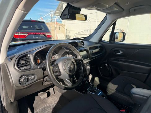 Used 2018 Jeep Renegade Altitude image 10