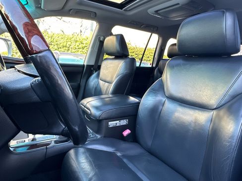 Used 2011 Lexus LX 570 4WD image 22
