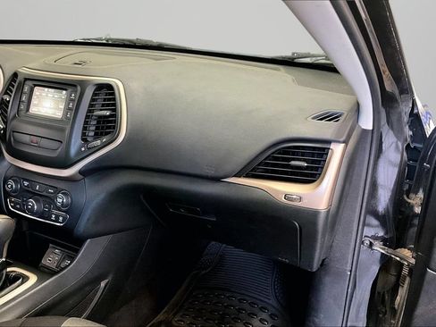 Used 2016 Jeep Cherokee Sport w/ Cold Weather Group FWD image 26