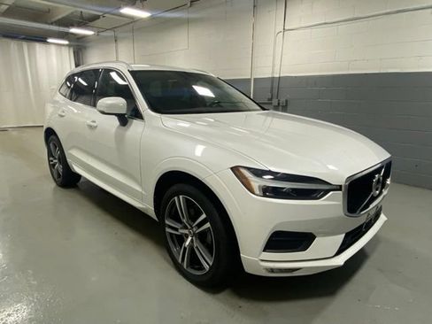 Used 2021 Volvo XC60 T5 Momentum w/ Premium Package AWD/4WD image 4