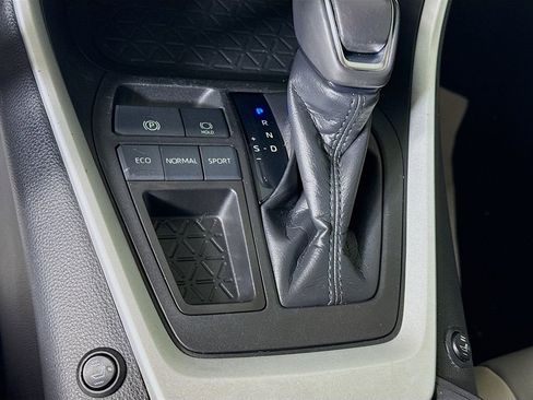 Used 2020 Toyota RAV4 XLE Premium image 14