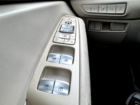 Used 2018 Genesis G90 5.0 Ultimate image 23