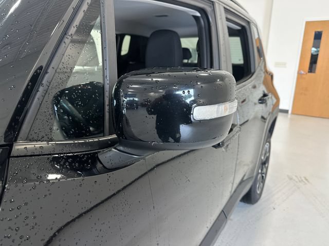 Used 2023 Jeep Renegade Trailhawk AWD/4WD image 10