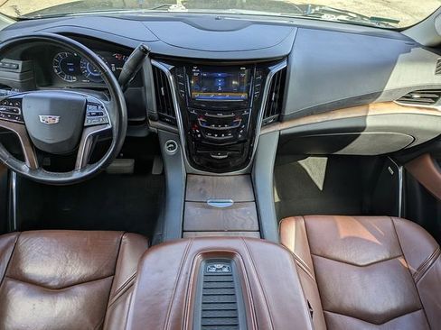 Used 2020 Cadillac Escalade Luxury image 16