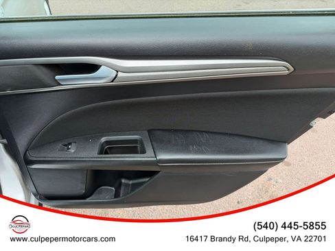 Used 2018 Ford Fusion SE FWD image 14