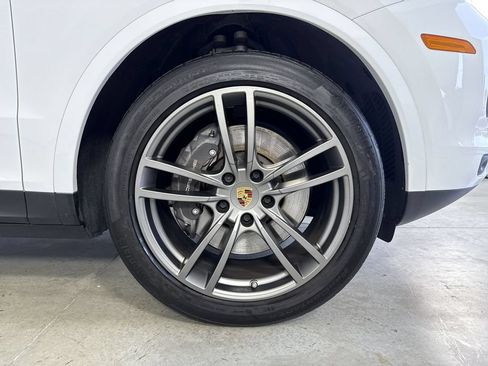 Certified 2023 Porsche Cayenne Platinum Edition AWD/4WD image 15