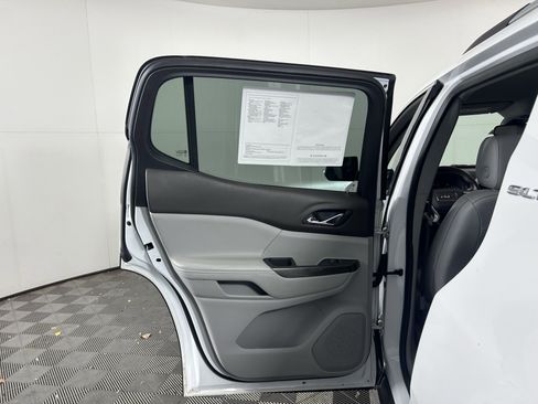 Used 2023 GMC Acadia SLT image 35