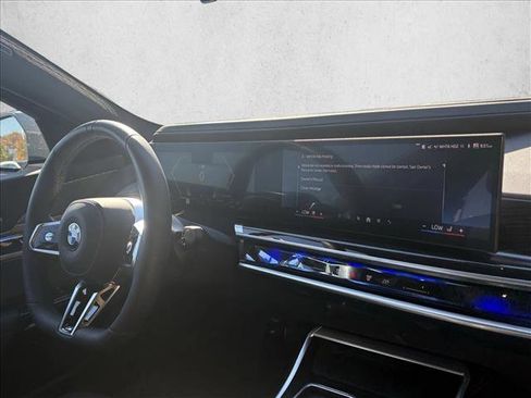 Used 2025 BMW 740i w/ Premium Package image 22