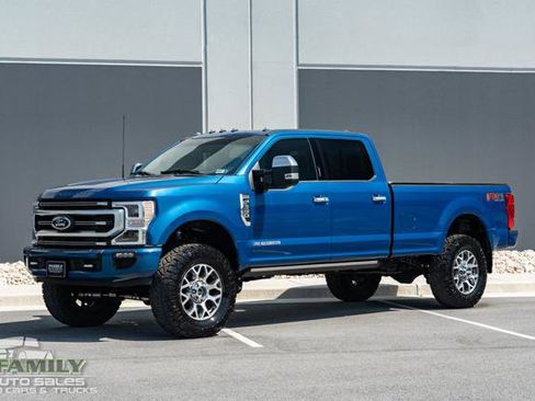 Used 2022 Ford F350 Platinum w/ FX4 Off-Road Package image 2