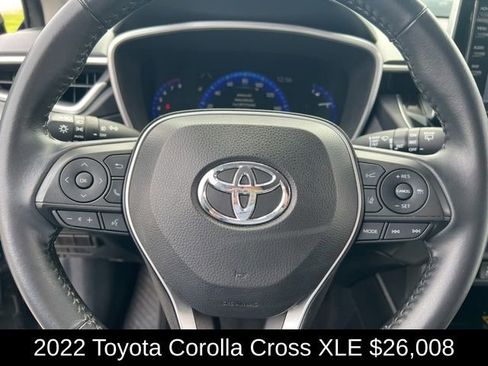 Used 2022 Toyota Corolla Cross XLE image 27