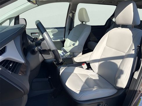 Used 2020 Toyota Sienna Limited Premium image 10