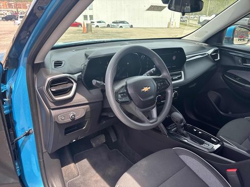 Used 2025 Chevrolet TrailBlazer LT AWD/4WD image 12
