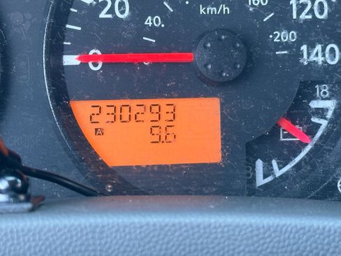 Used 2012 Nissan Frontier S image 13